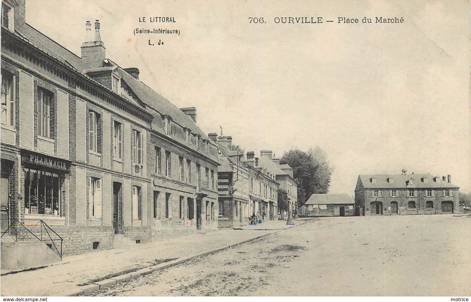 OURVILLE - Place Du Marché. (pharmacie) - Ourville En Caux