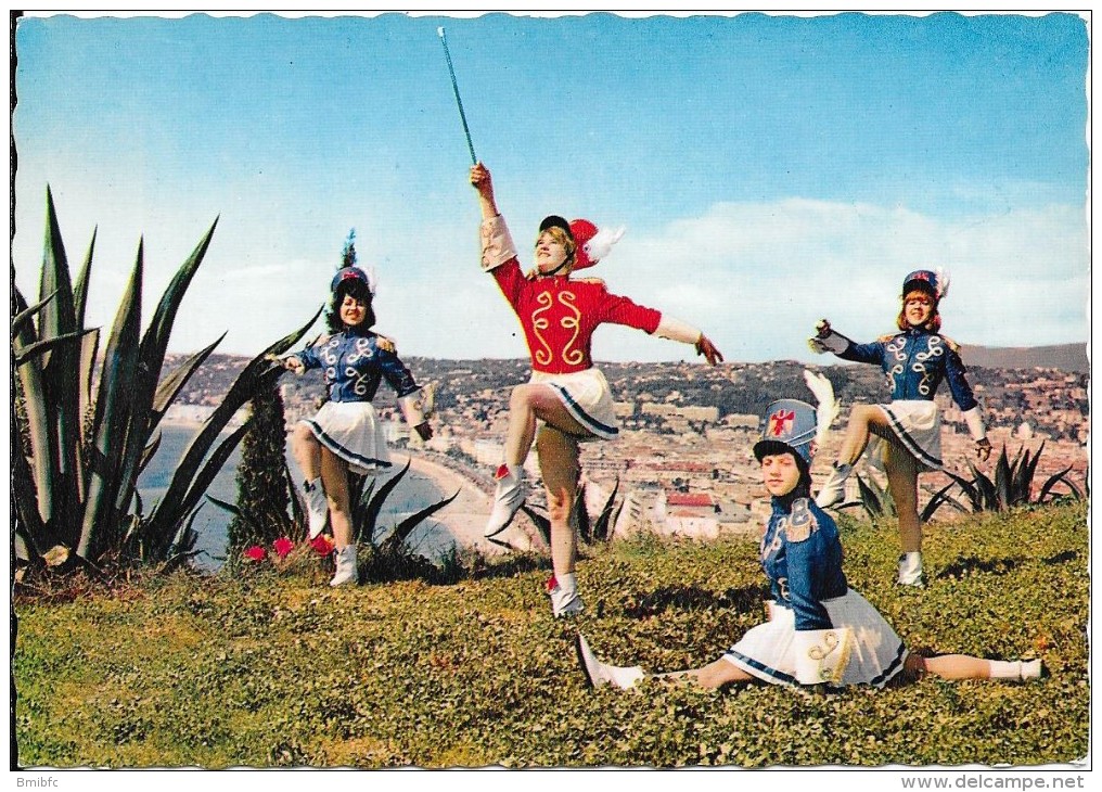 Carte Postale Officielle Des Majorttes-Club De Nice : La Capitaine Des Majorettes Et Ses Lieutenants Se ................ - Autres & Non Classés