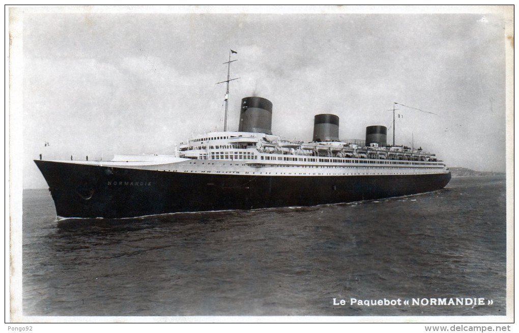 Cpsm Le Paquebot NORMANDIE Lancé En 1932 (52.15) - Steamers