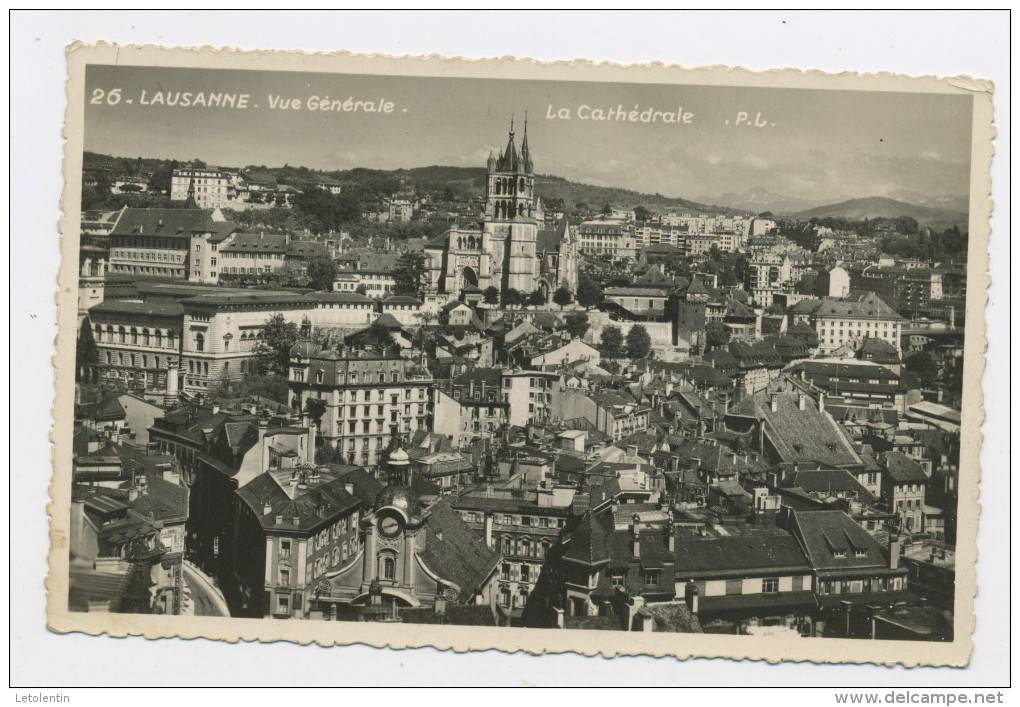 CPA:  VD - LAUSANNE - VUE GENERALE, LA CATHEDRALE - Lausanne