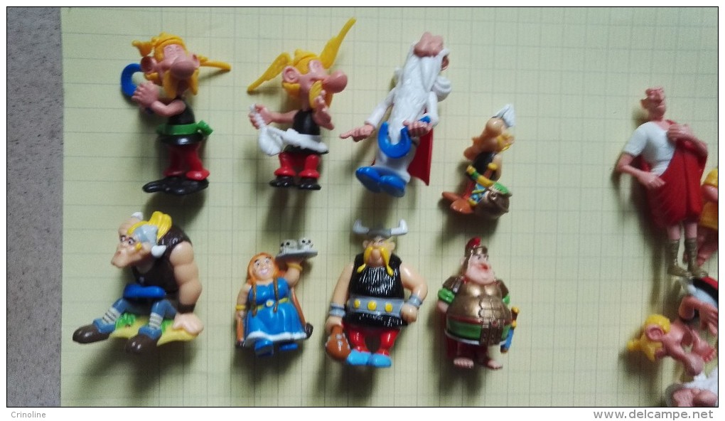 Lot Kinder Ancien + Pièces  Asterix Obelix Dessin Animé - Komplettsets