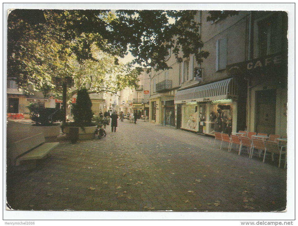 Gard - 30 - Alès Promenade Dans Les Rues Pietonnes Café Ed Cap Théojac - Alès