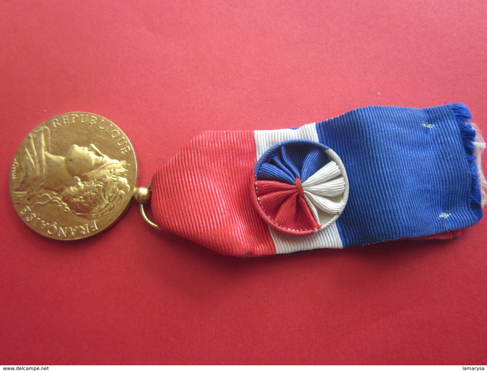 FRANCE MEDAILLE DU TRAVAIL EN ARGENT RUBAN ET ROSETTE TRICOLORE : R. HOGREL 1978 GRAVEUR BORREL - Professionals / Firms