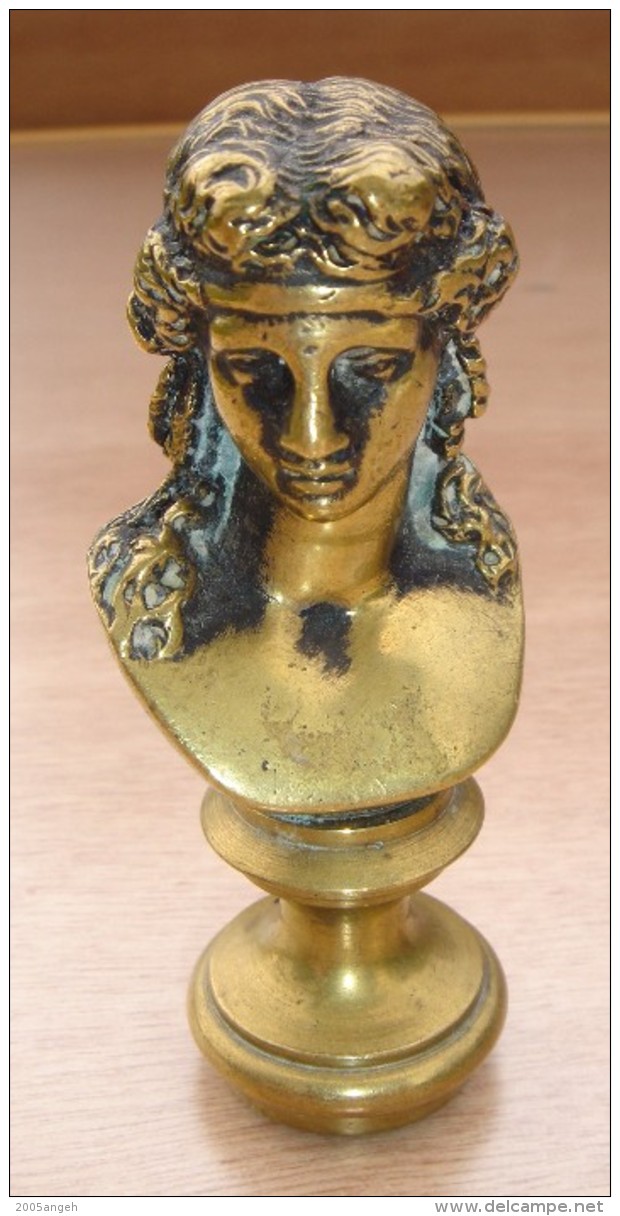 Cachet Buste De Femme En Bronze Fin XIX Siècle Initiales M.C. Poids 189 Grs - Lgs 7,5 Cm - Bon état. - Other & Unclassified