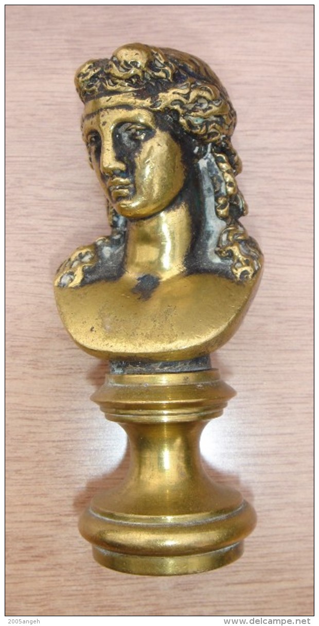 Cachet Buste De Femme En Bronze Fin XIX Siècle Initiales M.C. Poids 189 Grs - Lgs 7,5 Cm - Bon état. - Other & Unclassified