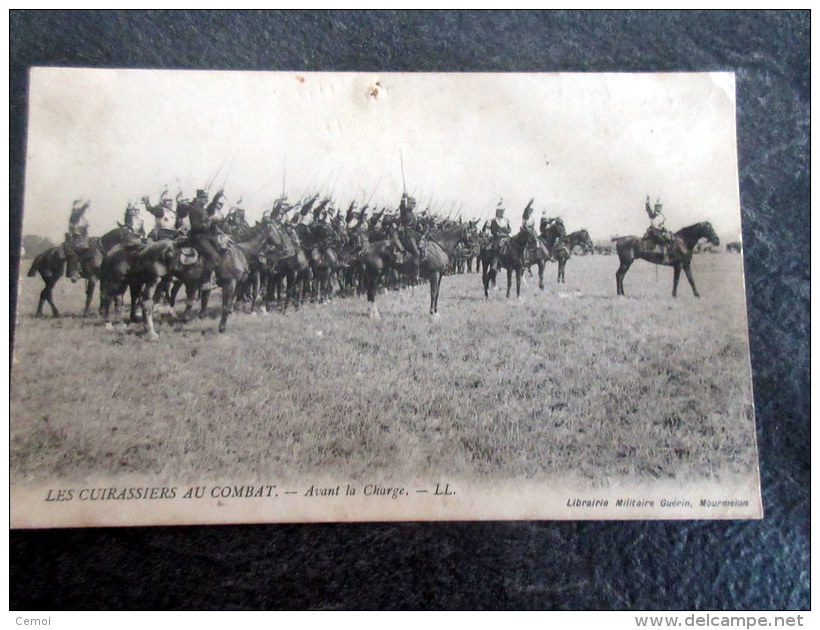 CPA Animée - Les Cuirassiers Au Combat - Avant La Charge - Regimenten