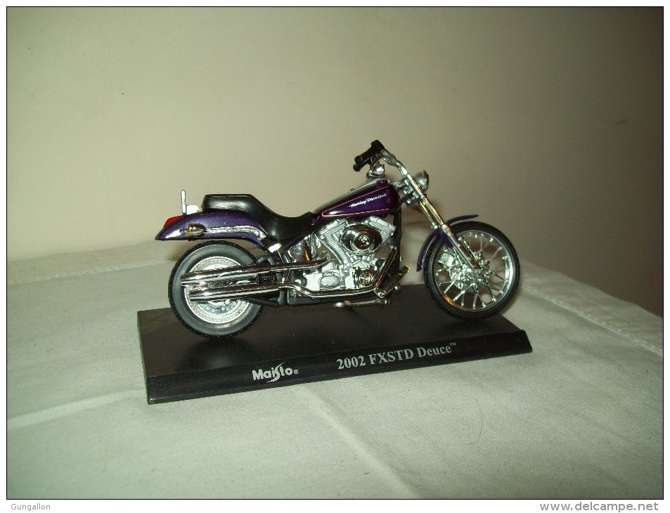 Harley Davidson (2002 FXSTD Deuce)  "Maisto"  Scala 1/18 - Moto