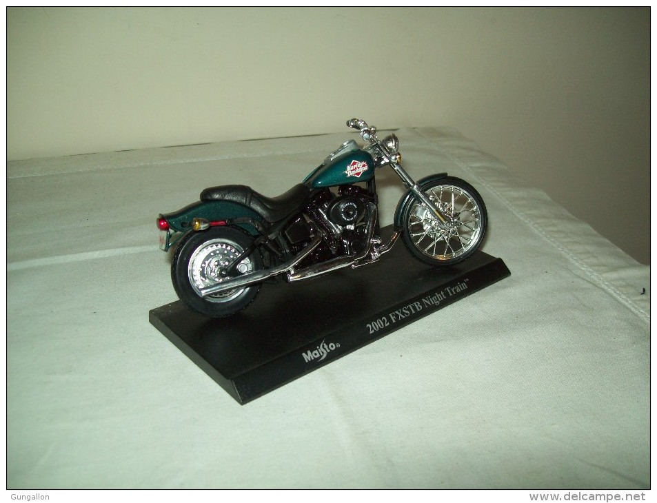 Harley Davidson (2002 FXSTB Night Train)  "Maisto"  Scala 1/18 - Motorräder