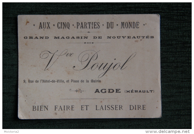 CARTE DE VISITE - AGDE , Grand Magasin De Nouveautés, Vve POUJOL, " AUX CINQ PARTIES DU MONDE " Place De La Mairie. - Cartes De Visite