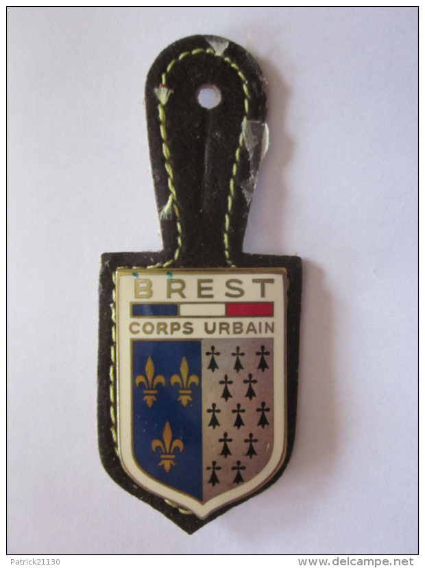 INSIGNE METAL POLICE BREST CORPS URBAIN DRAGO - Police