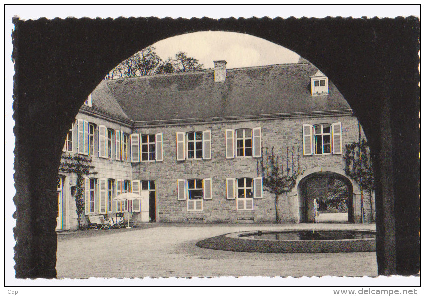 Cpsm Resteigne  Cour Vieux Chateau - Tellin