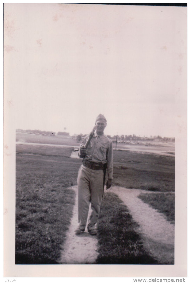 Training at LEONARD WOOD august-october 1942 (12 photos 13x8,7cm and 13 photos 8,7x6cm)