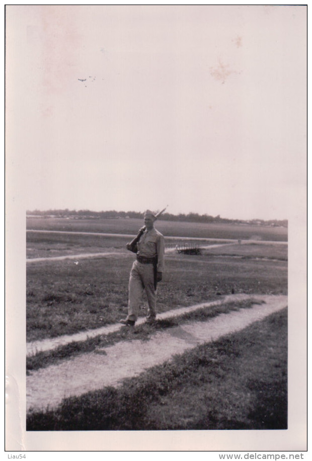 Training at LEONARD WOOD august-october 1942 (12 photos 13x8,7cm and 13 photos 8,7x6cm)