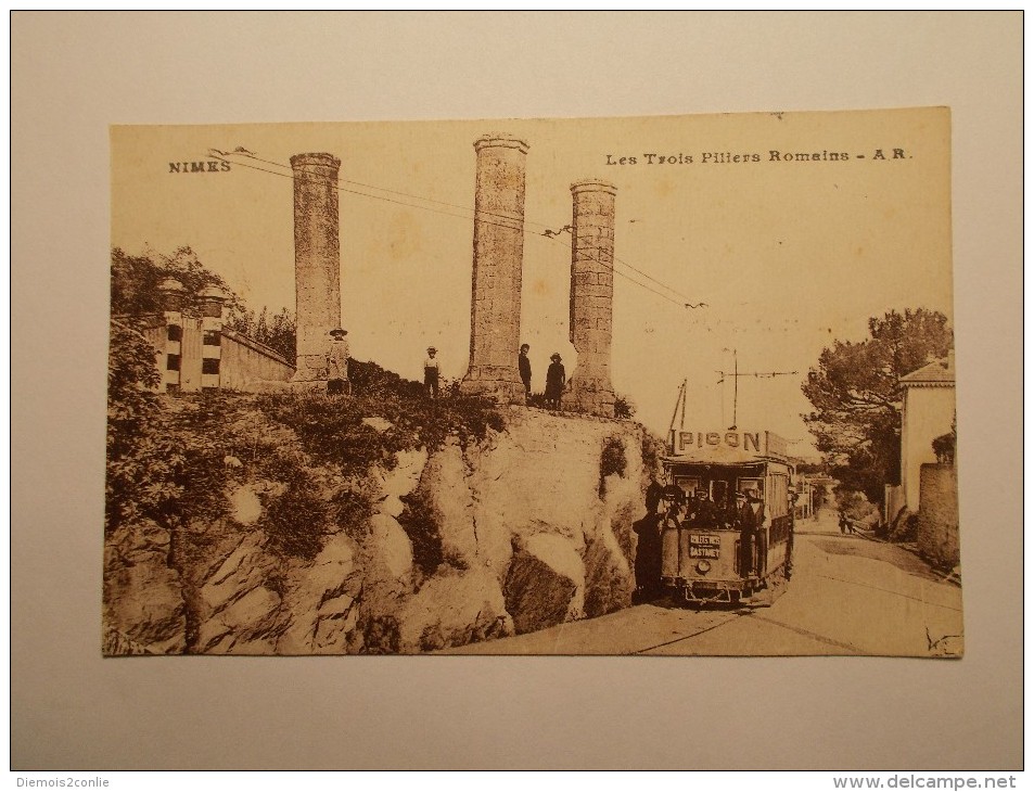 Carte Postale - NIMES (30) - Les Trois Piliers Romains (460) - Nîmes