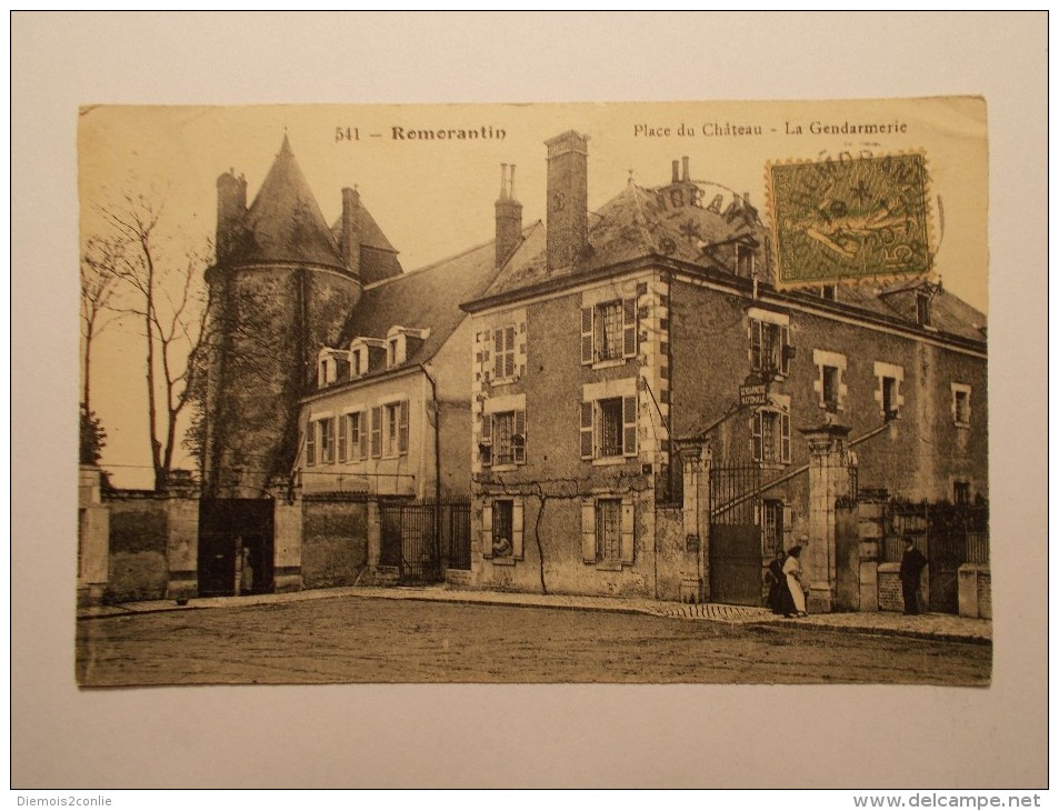 Carte Postale - ROMORANTIN (41) - La Gendarmerie - Place Du Château (466) - Romorantin