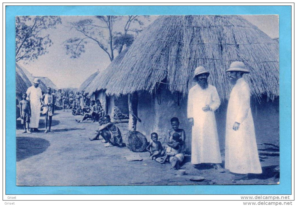 CONGO-Un Village Congolais- Gros De Missionnaires Et Population  Animé-années 20 - Französisch-Kongo