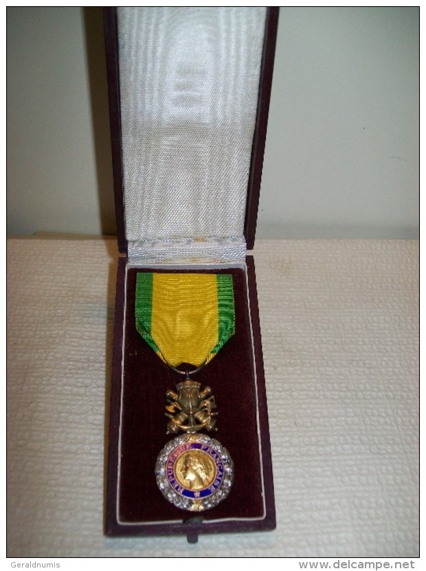 Médaille Militaire Dans Sa Boite - France