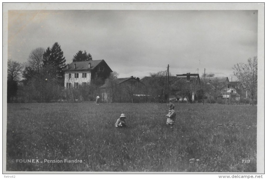FOUNEX &#8594; Pension Fiandra Mit Kindern Beim Blumenpflücken, Ca.1940 - Founex