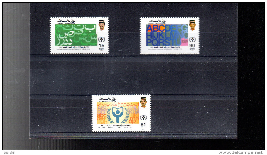 BRUNEI 419/421** SUR L ANNEE INTERNATIONALE DE L ALPHABETISATION - Brunei (1984-...)