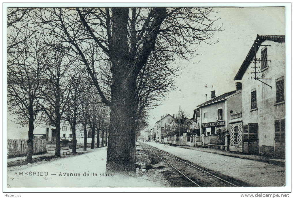 Ambérieu (01 Ain) : Avenue De La Gare En 1913. - Non Classés