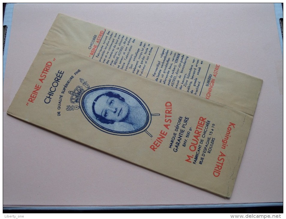 SUIKERIJ Koningin ASTRID ( M. Quartier Roeselare) CHICOREE Karton + Folder Nieuwstaat ( Zie Foto´s Voor Detail ) ! - Publicités