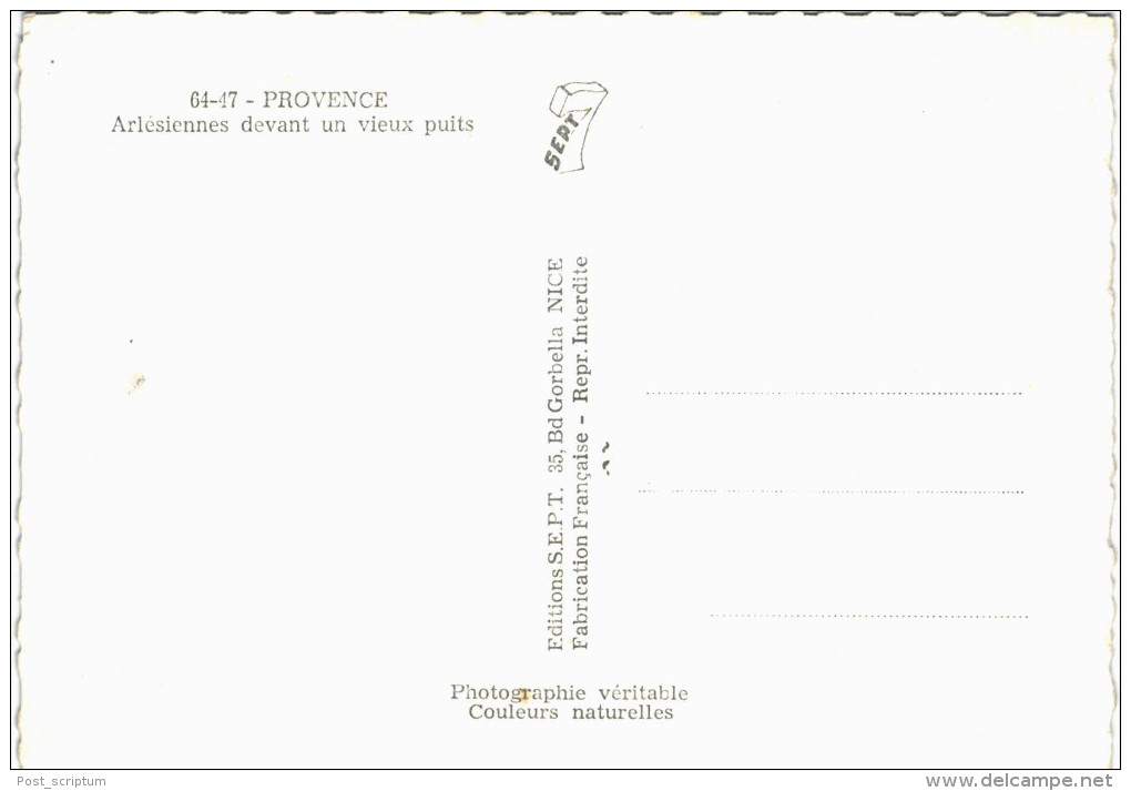 Arles - Arlesiennes Devant Un Vieux Puits - Arles