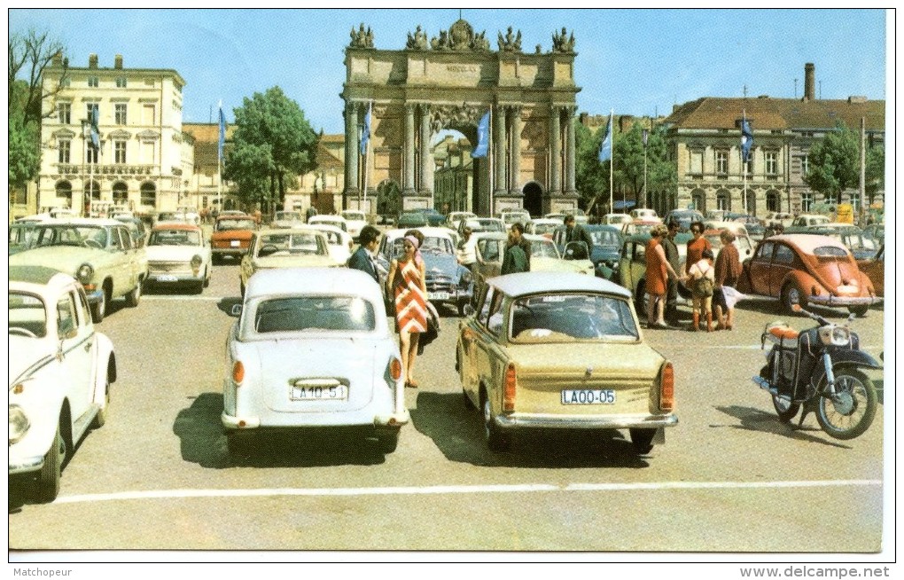 ALLEMAGNE - LA PORTE DE BRANDEBOURG - VEHICULES ANCIENS - Autres & Non Classés