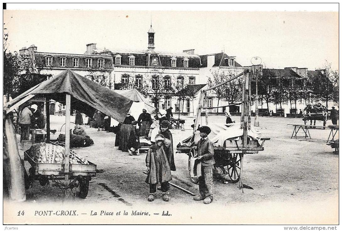 29 - PONT-CROIX - La Place Et La Mairie - Pont-Croix