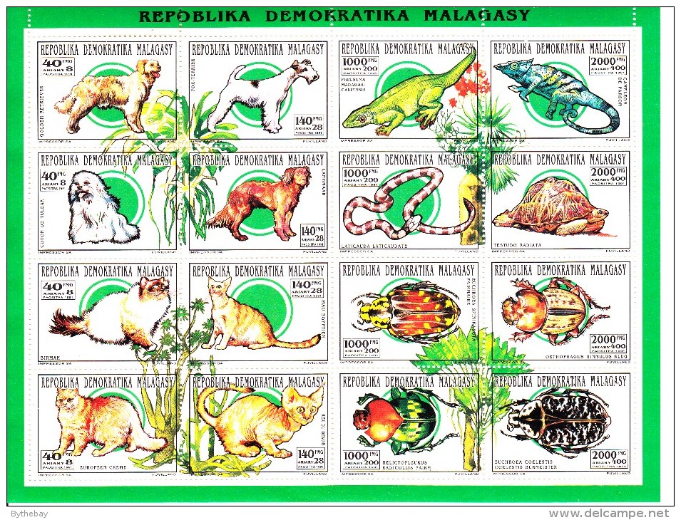 Madagascar MNH Scott #1160a Miniature Sheet Of 16 Different Fauna: Dogs, Cats, Reptiles, Beetles - Madagascar (1960-...)