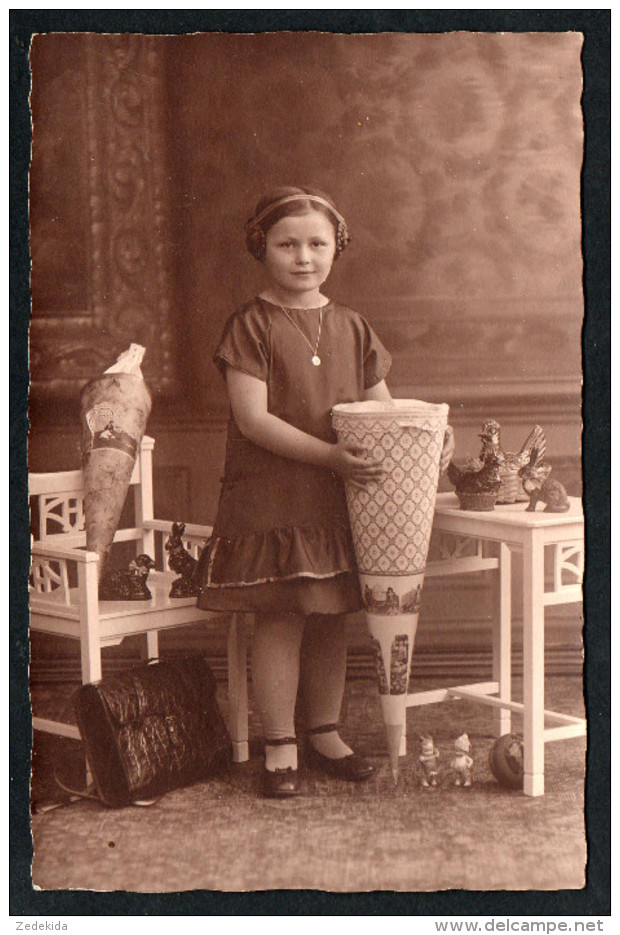 2672 - Altes Foto -  Mädchen Schulanfang Schulgang Zuckertüte Schultüte Ranzen Ca. 1930 Osterhase - Einschulung