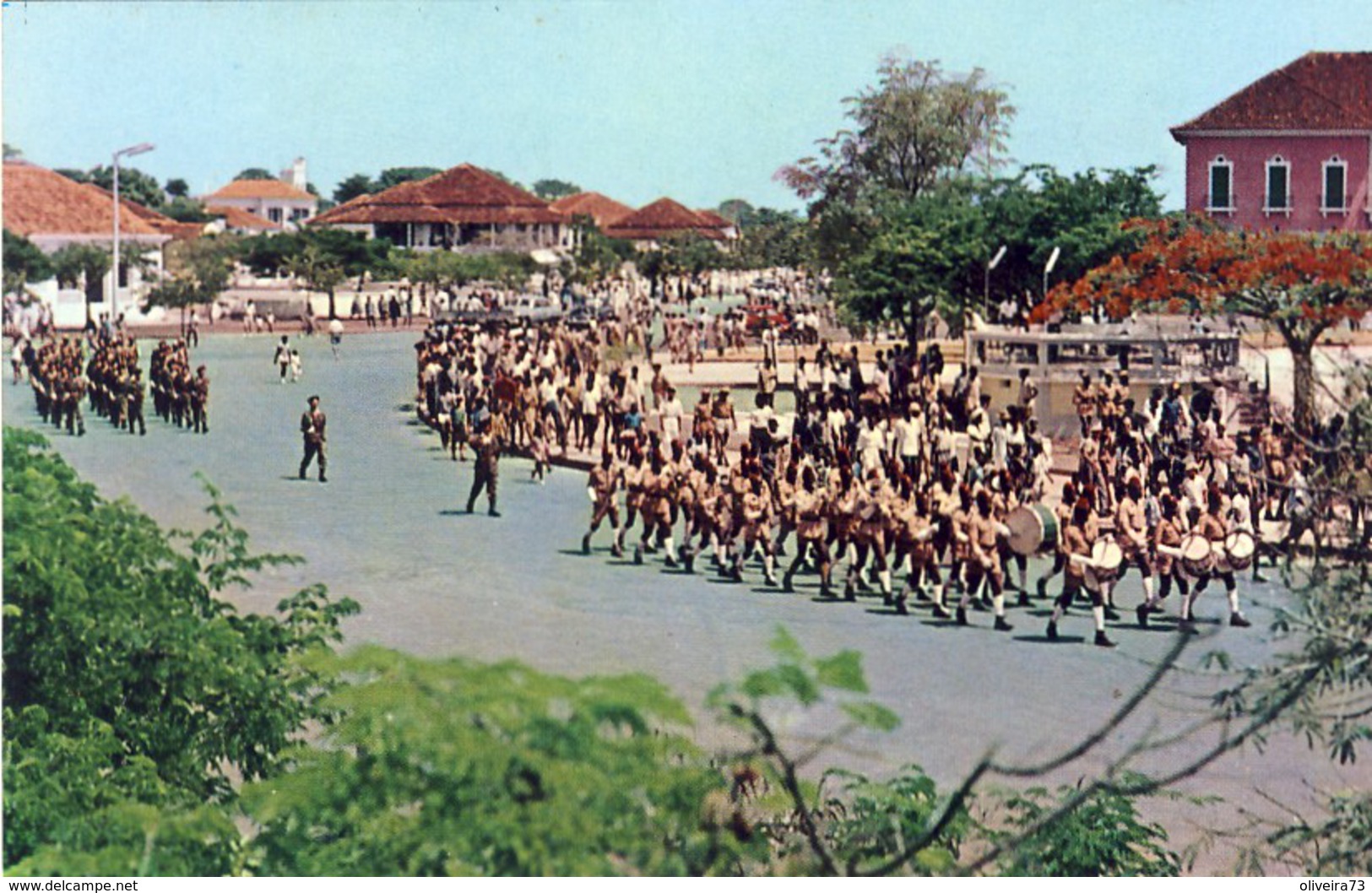 GUINÉ, PORTUGUESA, Desfile Na Praça Do Império (Bissau),  2 Scans - Guinea-Bissau