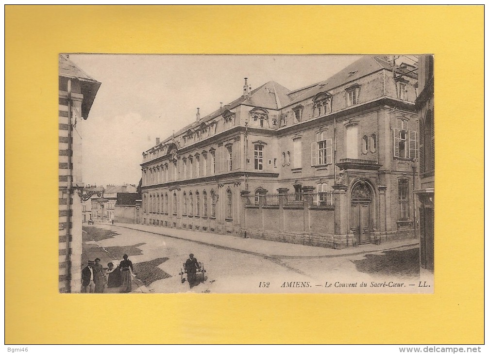 * CPA..dépt 80..AMIENS  : Le Couvent Du Sacré Coeur..n°152  :  Voir Les 2 Scans - Amiens