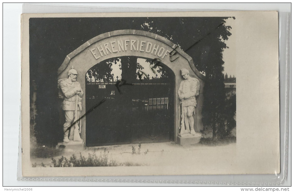 Militaria Carte Photo Cimetière Militaire Allemand Ehrenfriedhof  Voir Scan Dos - Cementerios De Los Caídos De Guerra