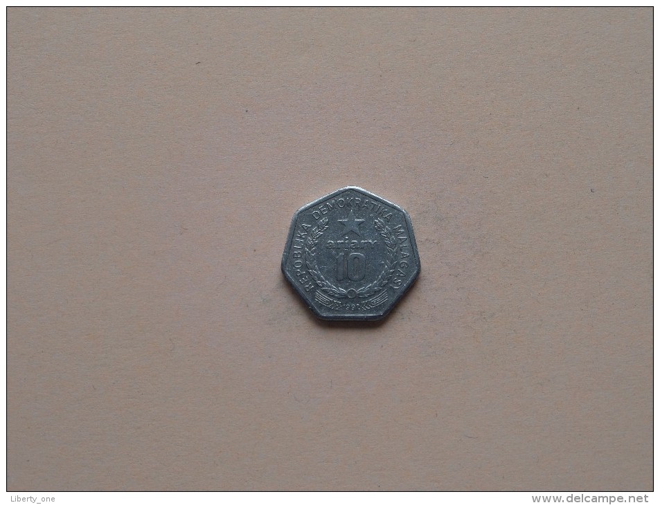 Malagasy 1992 - 10 Ariary - KM 18 ( Uncleaned Coin / For Grade, Please See Photo ) !! - Madagaskar