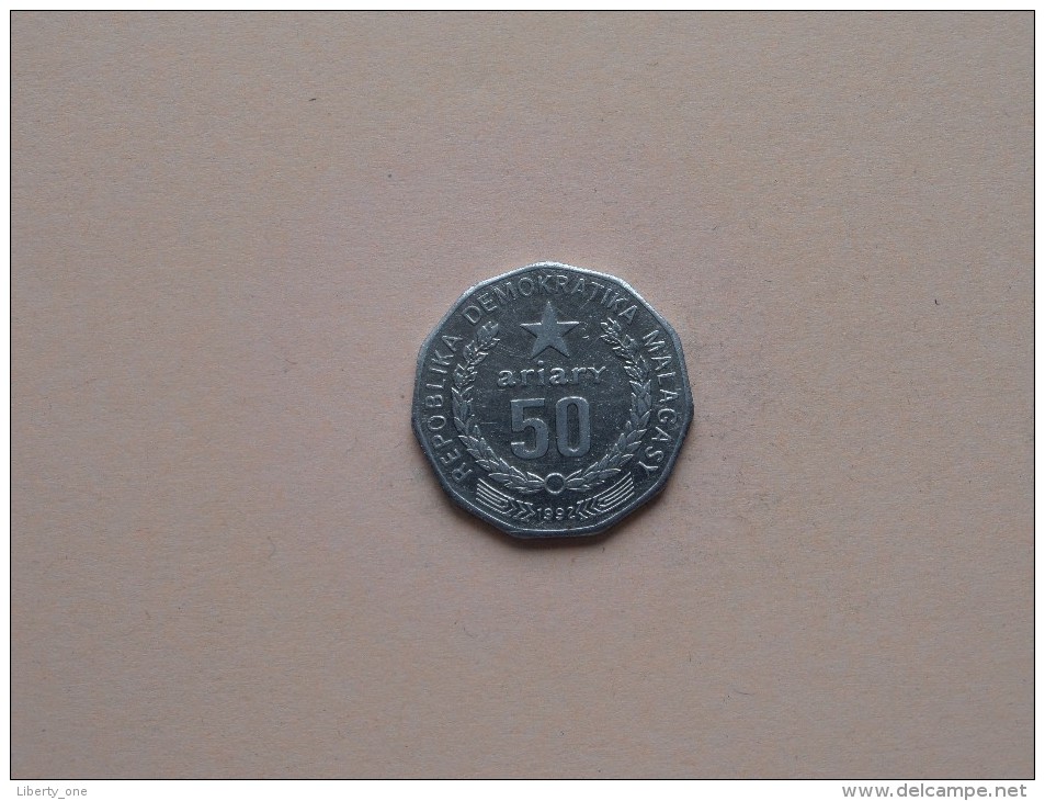 Malagasy 1992 - 50 Ariary - KM 20 ( Uncleaned Coin / For Grade, Please See Photo ) !! - Madagascar