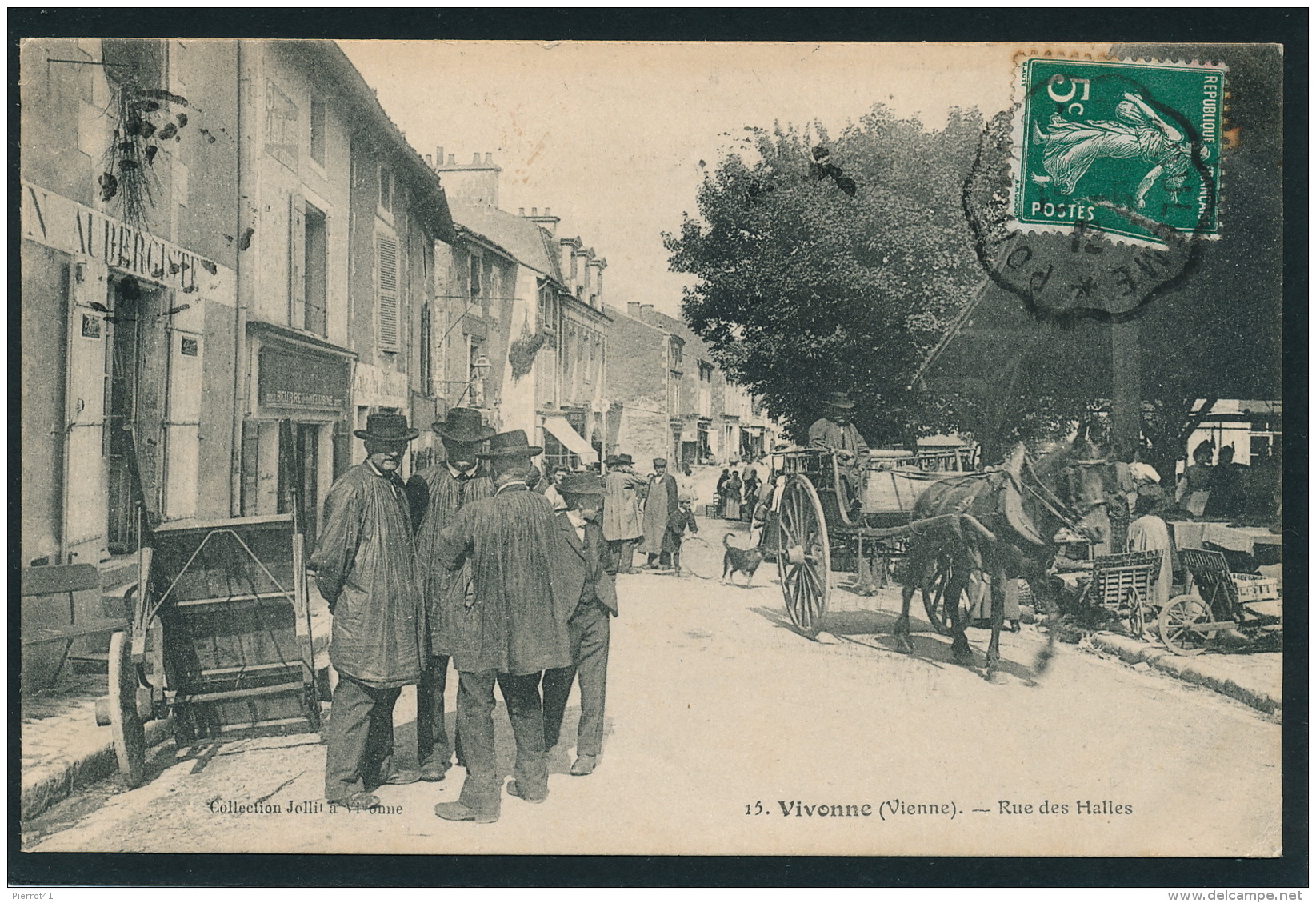 VIVONNE - Rue Des Halles - Vivonne