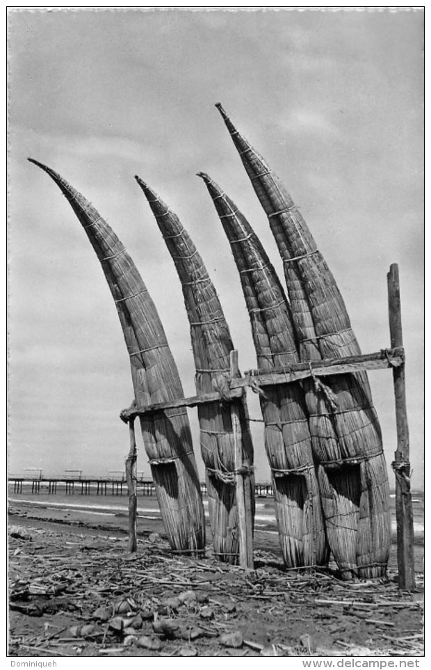 Huanchaco  Balsas De Pescadores   Cpsm,pf - Pérou