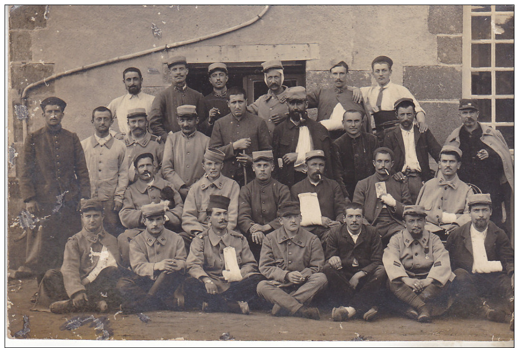 53 Ernée. Carte Photo Hopital De L'hotel Dieu .Cachet Militire Crox Rouge Hopital Auxiliaire  Sans Date Précisée Tb état - Ernee