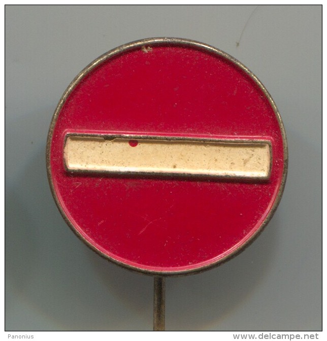 TRAFFIC SIGN - Vintage Pin, Badge - Autres & Non Classés