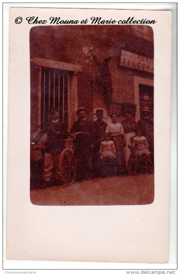 POSTES ET TELEGRAPHES - FACTEURS - DEVANTURE - LIEU A IDENTIFIER - CARTE PHOTO - Correos & Carteros