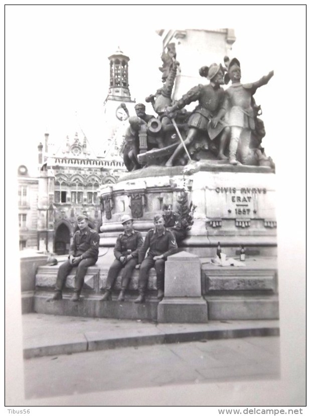 SAINT QUENTIN AISNE MONUMENT DEFENSE SOLDATS  ALLEMANDS  AVEC CASQUE VOIR SCANS - Autres & Non Classés