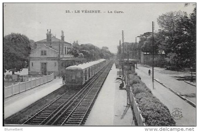 CPA Yvelines Le Vésinet Non Circulé La Gare Chemin De Fer Train - Le Vésinet