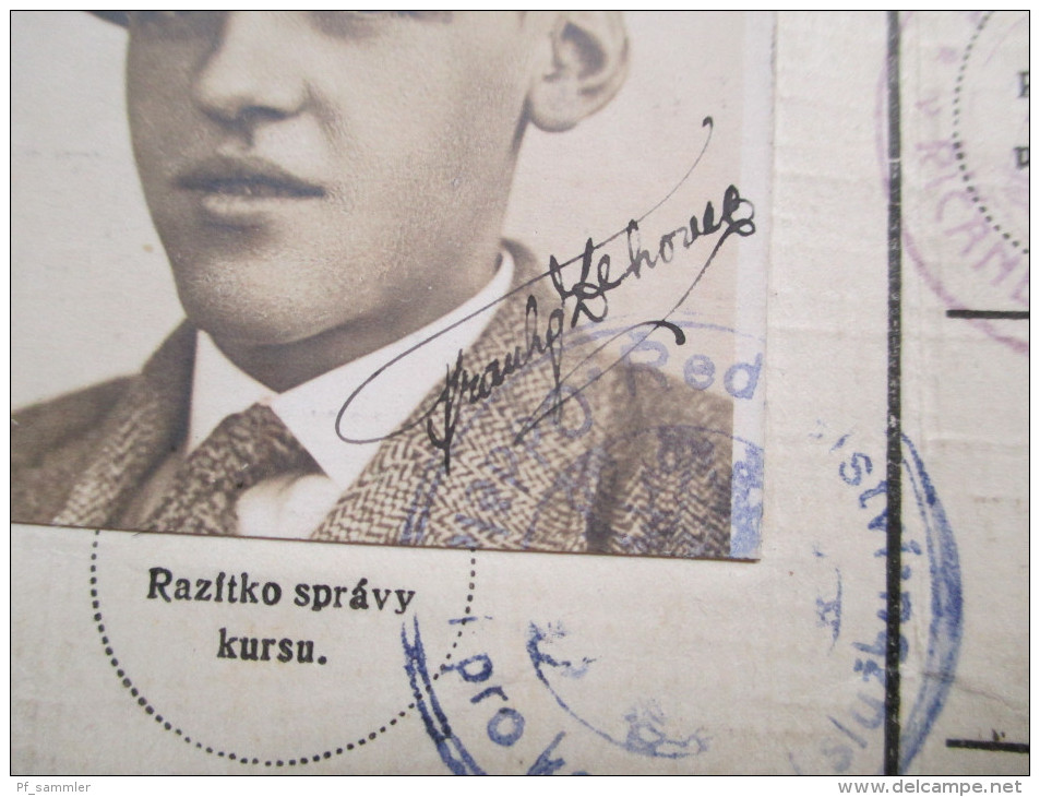 Tschechoslowakei 1930 Ausweiß mit Stempel / Fiskalmarke. Frantisek Lehovec. Mit Foto und vielen Stempeln!