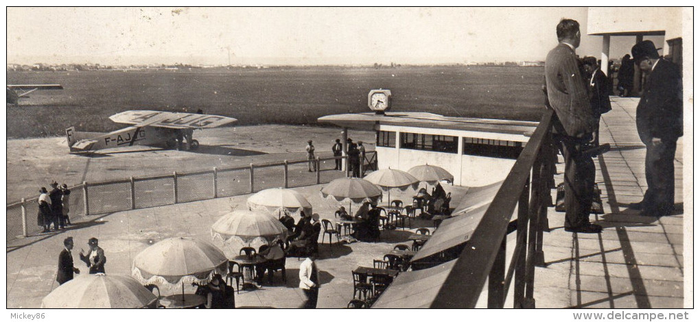 BRON--Port Aérien De Bron-La Terrasse Du Buffet-Hôtel (animée,avions),cpsm 14 X 9 N° 4 éd La Cigogne-Carte Numérotée - Bron