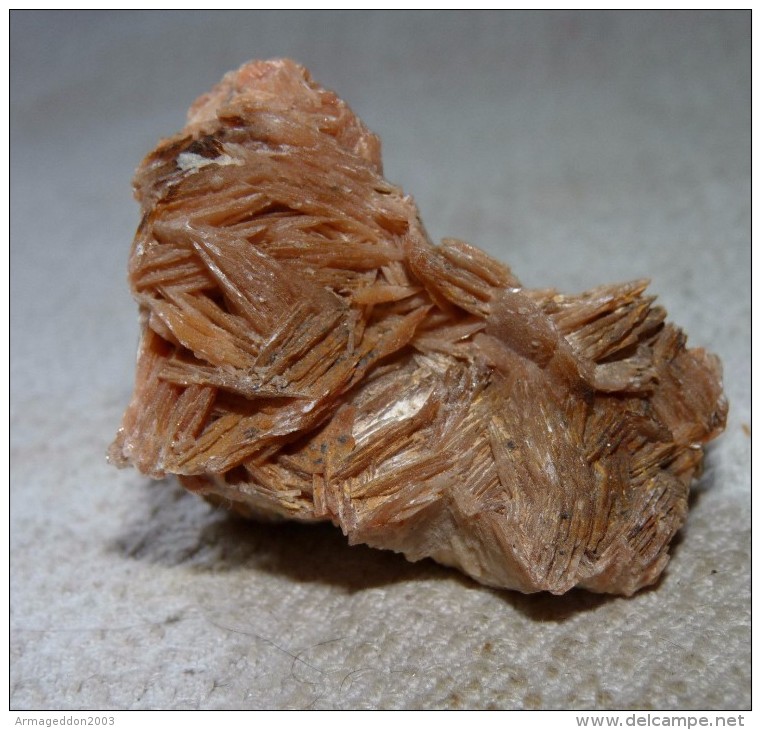 N°15 / BELLE PIERRE MARRON CISELE 5.5 X 3.5 X 3 Cm Environ 92 Grammes - Mineralien