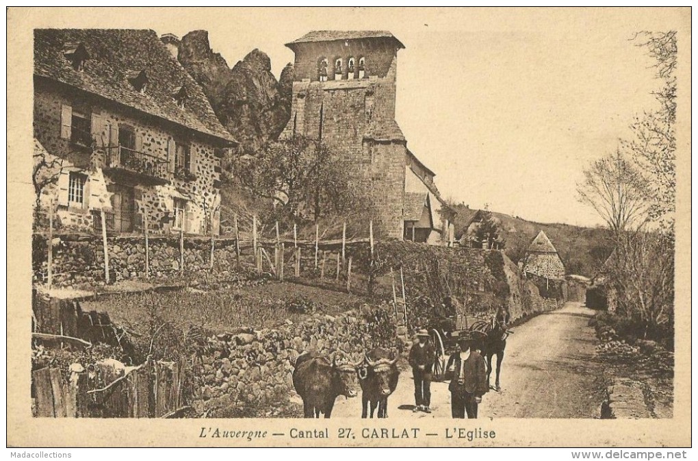 CARLAT  (15.Cantal)  L'Eglise  - Attelage - Carlat