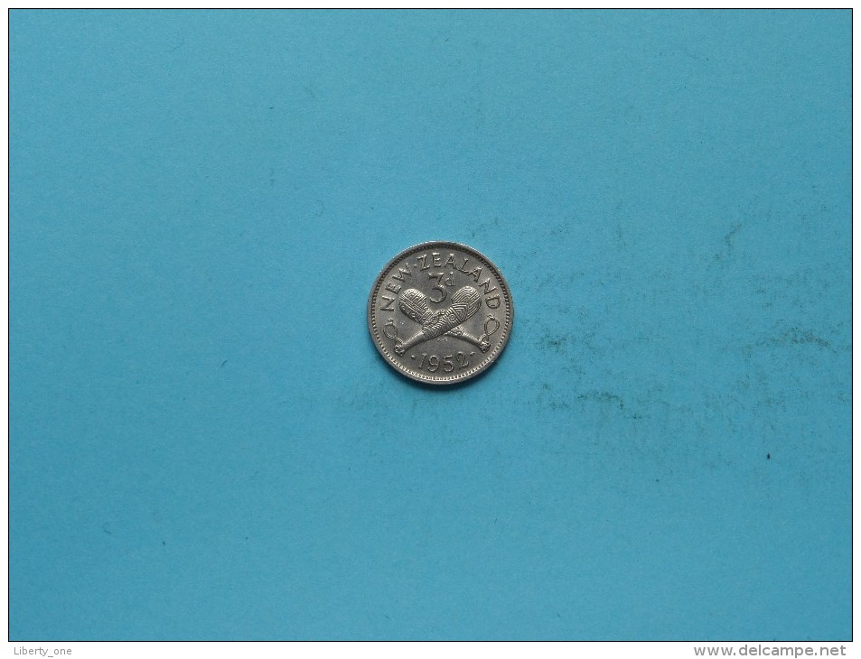 1952 - 3 Pence - KM 15 ( Uncleaned Coin / For Grade, Please See Photo ) !! - New Zealand