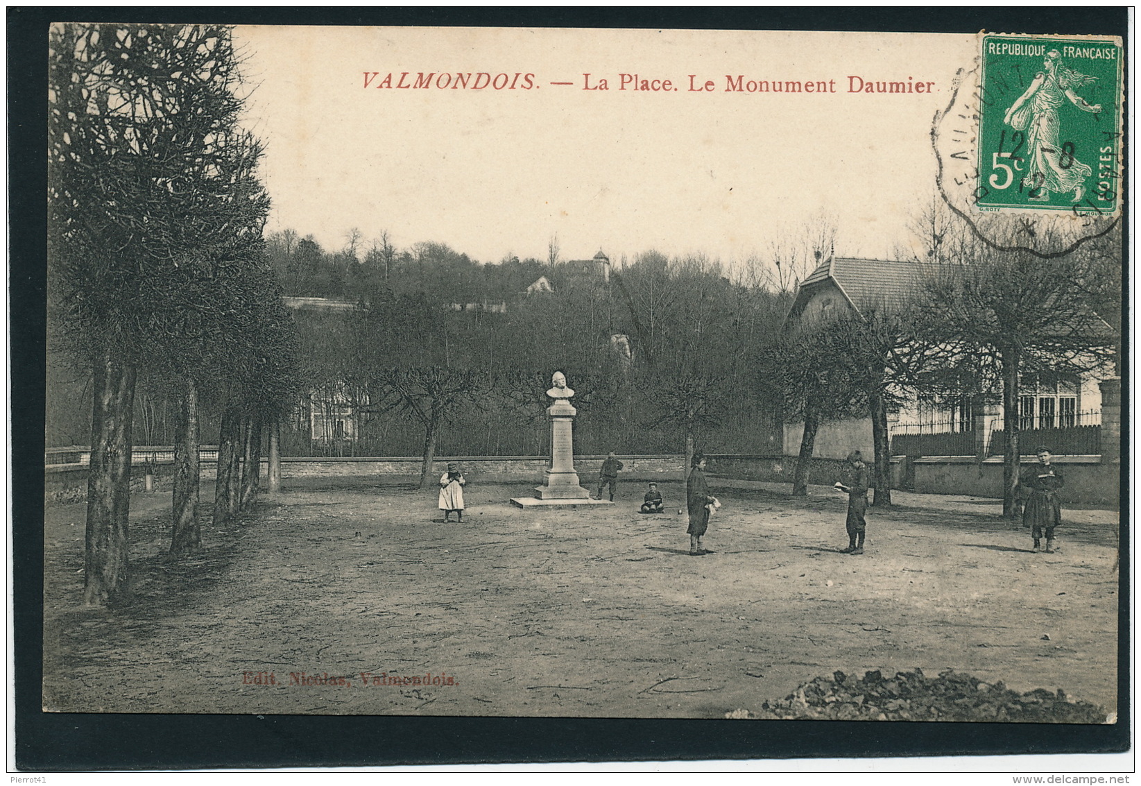 VALMONDOIS - La Place - Le Monument Daumier - Valmondois