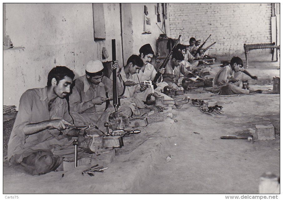 Afghanistan - Darat Aum Khail - Manufacture D'armes à Feu - Travail Enfants - Photographe Shaban Sipa - Asie