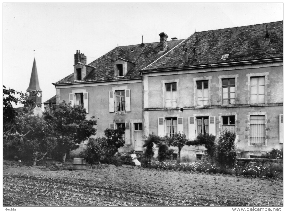 CPSM  -  NEUFCHATEL En SAOSNOIS  (72)   Communauté De L'Enfant Jésus    (  Vue Du Derrière De La Maison ) - Autres & Non Classés